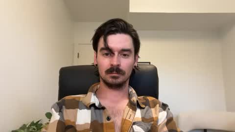 Snapshot of moustachematt chatting on 06-27-26, 02:38 moustachematt online show from 06-27-26, 02:38