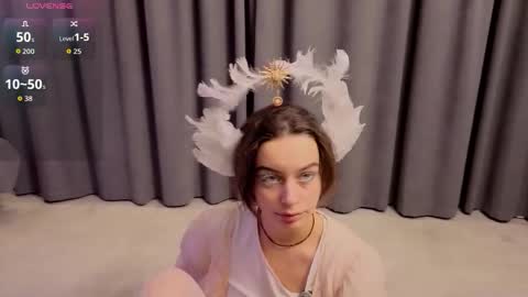 Luna online show from 12-04-25, 10:51