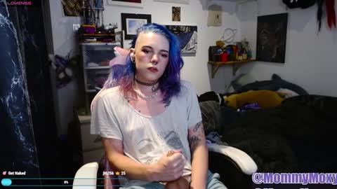 Snapshot of moxynverve chatting on 12-14-24, 07:14 Moxy online show from 12-14-24, 07:14