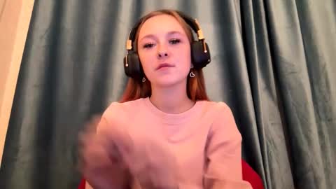 Snapshot of mozelleberendt chatting on 10-30-25, 02:07 Jenny online show from 10-30-25, 02:07