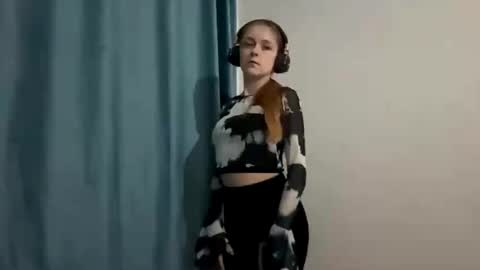 Snapshot of mozelleberendt chatting on 11-26-25, 04:08 Jenny online show from 11-26-25, 04:08