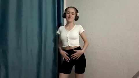 Snapshot of mozelleberendt chatting on 11-27-25, 03:58 Jenny online show from 11-27-25, 03:58
