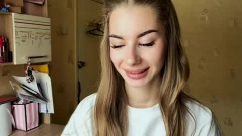 Snapshot of mozellecorado chatting on 04-15-26, 05:25 Stella online show from 04-15-26, 05:25