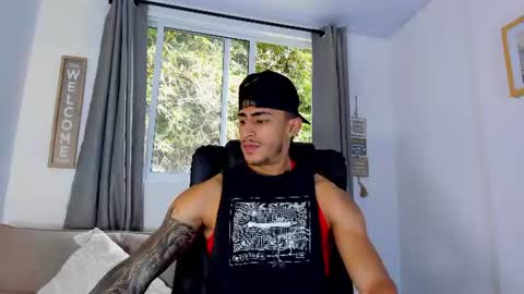 Snapshot of mr_adrian_ chatting on 06-30-26, 05:47 online show from 06-30-26, 05:47