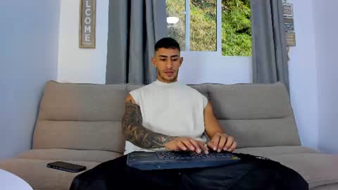 Snapshot of mr_adrian_ chatting on 07-03-26, 06:47 online show from 07-03-26, 06:47