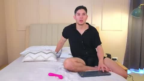 Snapshot of mr_danni_ chatting on 05-11-26, 07:33 Danny Aleja online show from 05-11-26, 07:33