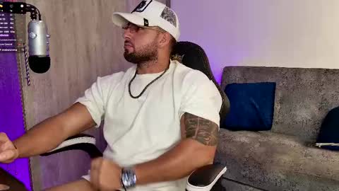 Snapshot of mr_david_cox chatting on 03-05-25, 12:49 David online show from 03-05-25, 12:49