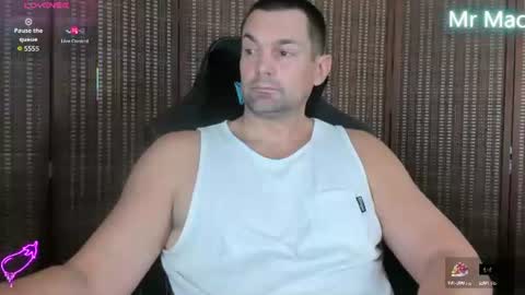 Snapshot of mr_mac69 chatting on 06-11-26, 05:33 Cam online show from 06-11-26, 05:33