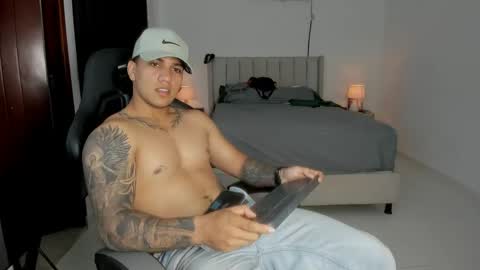 Snapshot of mr_maximo chatting on 05-15-26, 01:12 mr_maximo online show from 05-15-26, 01:12