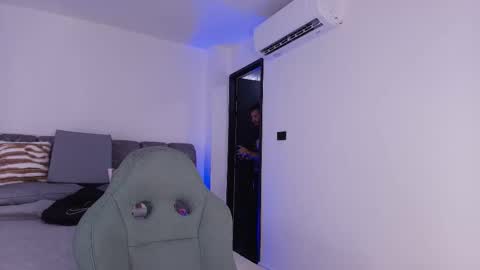 MIKEE online show from 11-09-25, 03:16