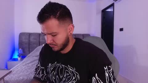 MIKEE online show from 02-06-26, 03:11