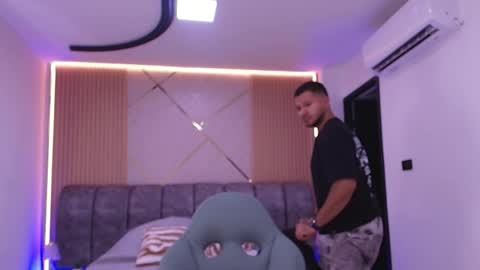 MIKEE online show from 02-18-26, 03:02