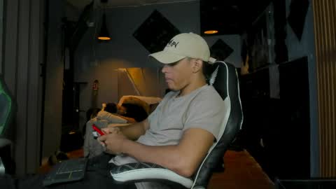 Snapshot of mr_mois chatting on 06-05-26, 05:58 mr_mois online show from 06-05-26, 05:58