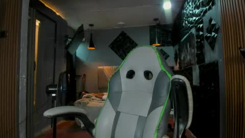 Snapshot of mr_mois chatting on 06-06-26, 09:47 mr_mois online show from 06-06-26, 09:47