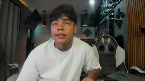 Snapshot of mr_mois chatting on 06-17-26, 05:21 mr_mois online show from 06-17-26, 05:21