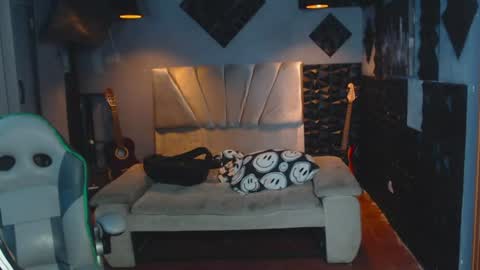 Snapshot of mr_mois chatting on 06-21-26, 05:43 mr_mois online show from 06-21-26, 05:43