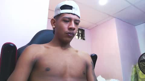 mr_stiven_ online show from 01-05-25, 08:22