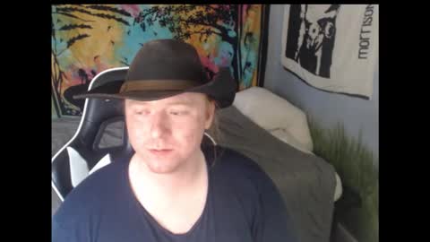 mr_strawberry online show from 10-15-25, 07:36