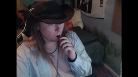 Snapshot of mr_strawberry chatting on 12-21-25, 11:28 mr_strawberry online show from 12-21-25, 11:28