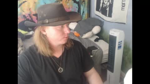 mr_strawberry online show from 04-12-26, 06:13