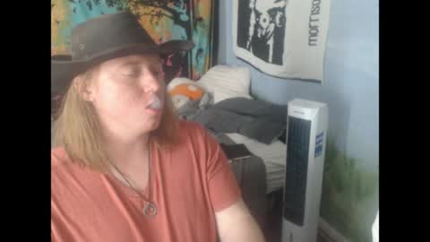 mr_strawberry online show from 04-18-26, 02:10