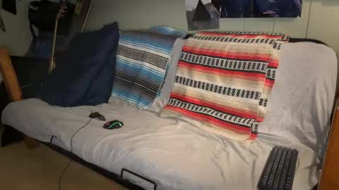 Snapshot of mr_valdor chatting on 10-20-25, 02:01 Valdor online show from 10-20-25, 02:01