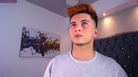 Snapshot of mr_williseo chatting on 12-17-25, 07:42 williseo online show from 12-17-25, 07:42