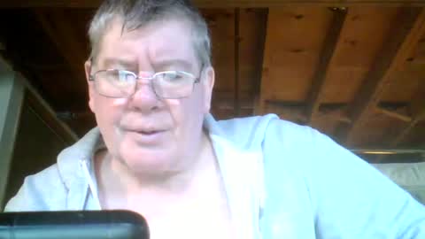 Snapshot of mrblade666 chatting on 01-20-25, 01:32 mrblade666 online show from 01-20-25, 01:32