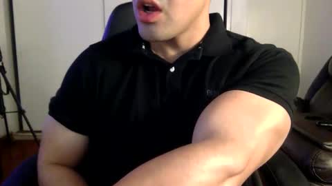 Snapshot of mrbree chatting on 05-13-26, 04:04 Mr Bree online show from 05-13-26, 04:04