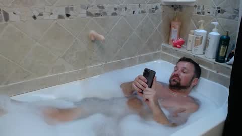 Snapshot of mrbrewscamfam chatting on 02-19-25, 02:01 MrBrew online show from 02-19-25, 02:01