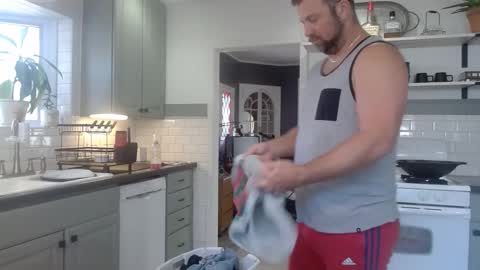 Snapshot of mrbrewscamfam chatting on 02-24-25, 02:37 MrBrew online show from 02-24-25, 02:37