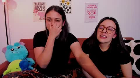 Snapshot of mrbuu_ chatting on 05-11-26, 02:50 Laura online show from 05-11-26, 02:50
