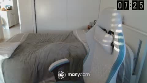mrdr000 online show from 04-21-26, 05:25