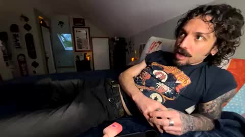 Snapshot of mrfanceypants chatting on 05-06-26, 03:35 mrfanceypants online show from 05-06-26, 03:35