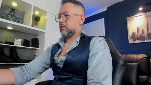 Snapshot of mrfrank_tattoo chatting on 06-09-26, 04:07 MrFrank. online show from 06-09-26, 04:07
