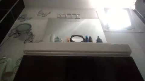 Snapshot of mrhandsomelovee chatting on 06-10-26, 11:31 Nikola online show from 06-10-26, 11:31