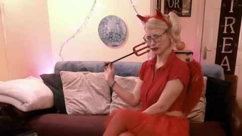 Snapshot of mrjandmrsj2014 chatting on 10-30-25, 03:02 Mr Mrs J online show from 10-30-25, 03:02