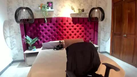 Snapshot of mrjustin_ chatting on 10-24-25, 08:49 mrjustin_ online show from 10-24-25, 08:49