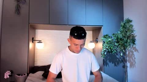 Snapshot of mrjustin_ chatting on 11-17-25, 08:03 mrjustin_ online show from 11-17-25, 08:03