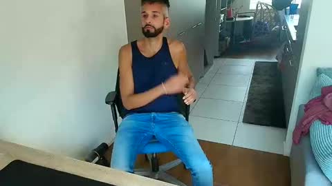 Snapshot of mrlongplay835366 chatting on 09-26-25, 11:36 mrlongplay835366 online show from 09-26-25, 11:36