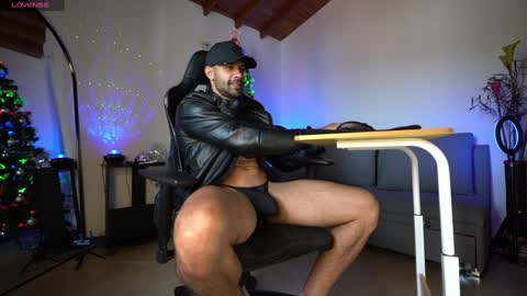 Luis    Instagram   online show from 12-20-24, 07:50