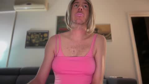 TaleOfLaura online show from 04-05-26, 10:51