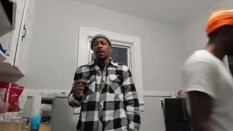 Snapshot of mromg007 chatting on 12-11-24, 10:38 mromg007 online show from 12-11-24, 10:38