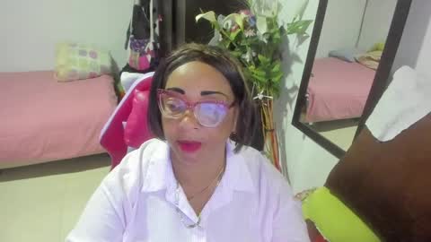 Snapshot of mrs_mommy chatting on 01-06-25, 06:52 mrs_mommy online show from 01-06-25, 06:52