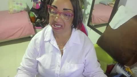 Snapshot of mrs_mommy chatting on 01-06-25, 09:54 mrs_mommy online show from 01-06-25, 09:54