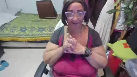 Snapshot of mrs_mommy chatting on 02-18-25, 06:47 mrs_mommy online show from 02-18-25, 06:47