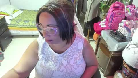 Snapshot of mrs_mommy chatting on 03-05-25, 05:18 mrs_mommy online show from 03-05-25, 05:18