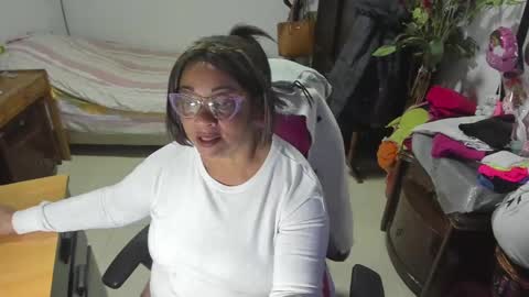 Snapshot of mrs_mommy chatting on 03-10-25, 09:40 mrs_mommy online show from 03-10-25, 09:40