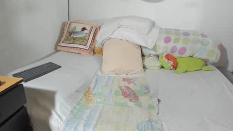 Snapshot of mrs_mommy chatting on 09-08-25, 07:24 mrs_mommy online show from 09-08-25, 07:24