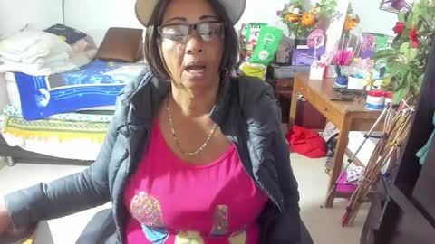 Snapshot of mrs_mommy chatting on 09-27-25, 10:04 mrs_mommy online show from 09-27-25, 10:04